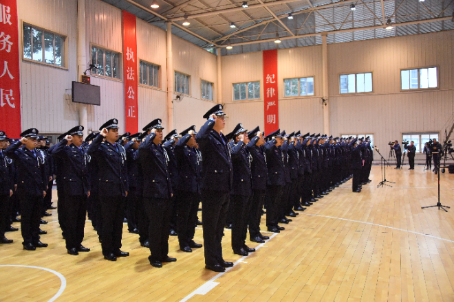 脱下军装 换上警服 广东公安边防警卫部队集体