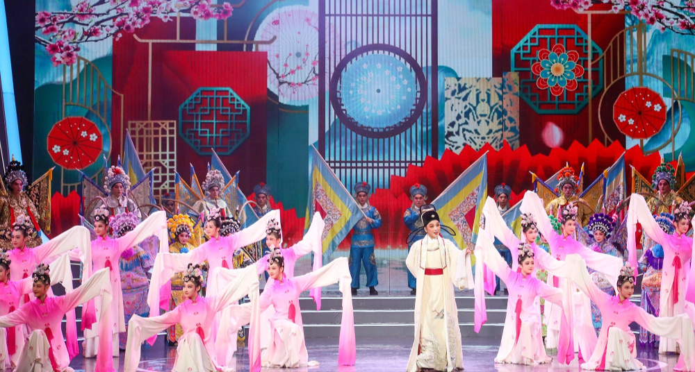 “潮涌大湾”戏曲晚会精彩上演 拉开第三届粤港澳大湾区文化艺术节帷幕