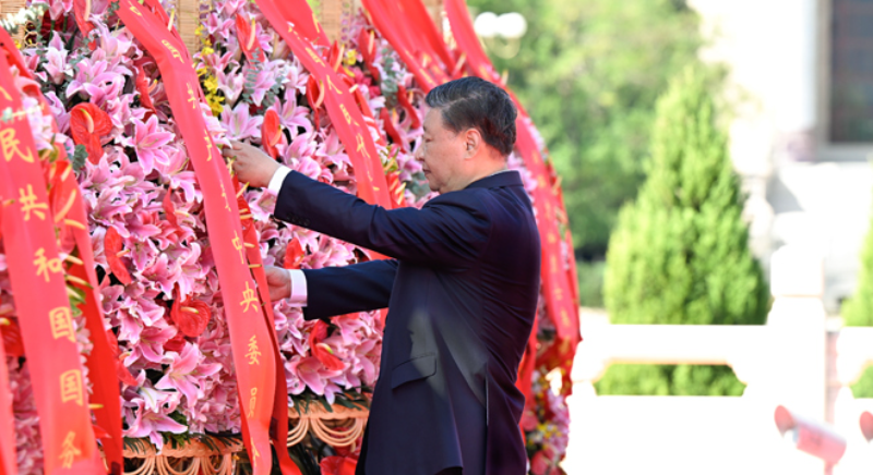 习近平等党和国家领导人出席烈士纪念日向人民英雄敬献花篮仪式