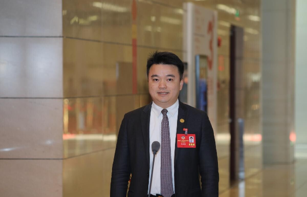 省政协委员、中山大学中山眼科中心主任林浩添：守护孩子们的“睛”彩“视”界