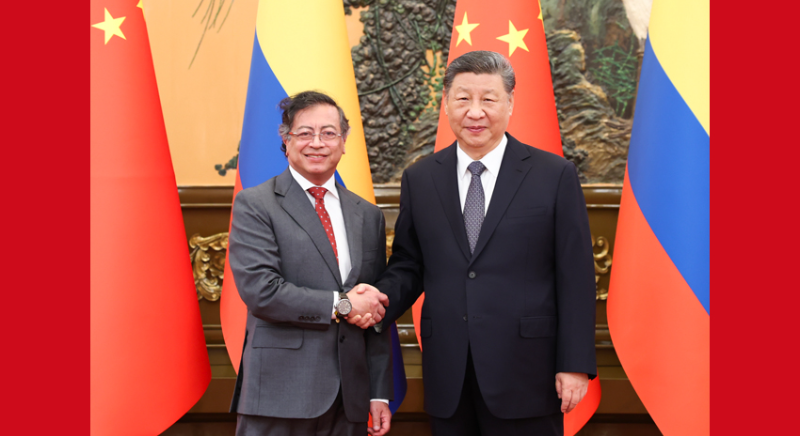 习近平会见哥伦比亚总统佩特罗